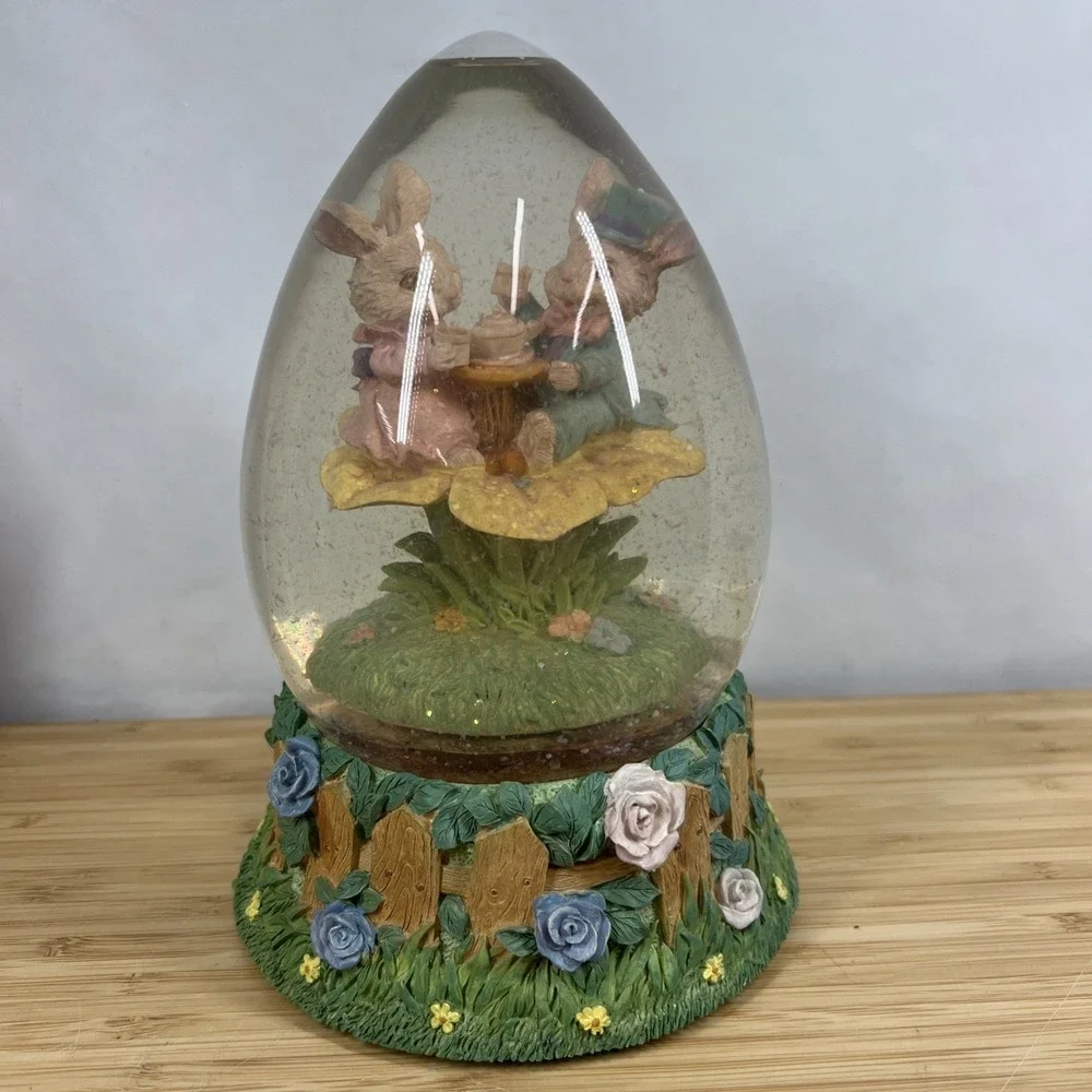 Vintage 1992 Mercuries Easter Bunny Musical Snow‎ Water Globe. Large 9